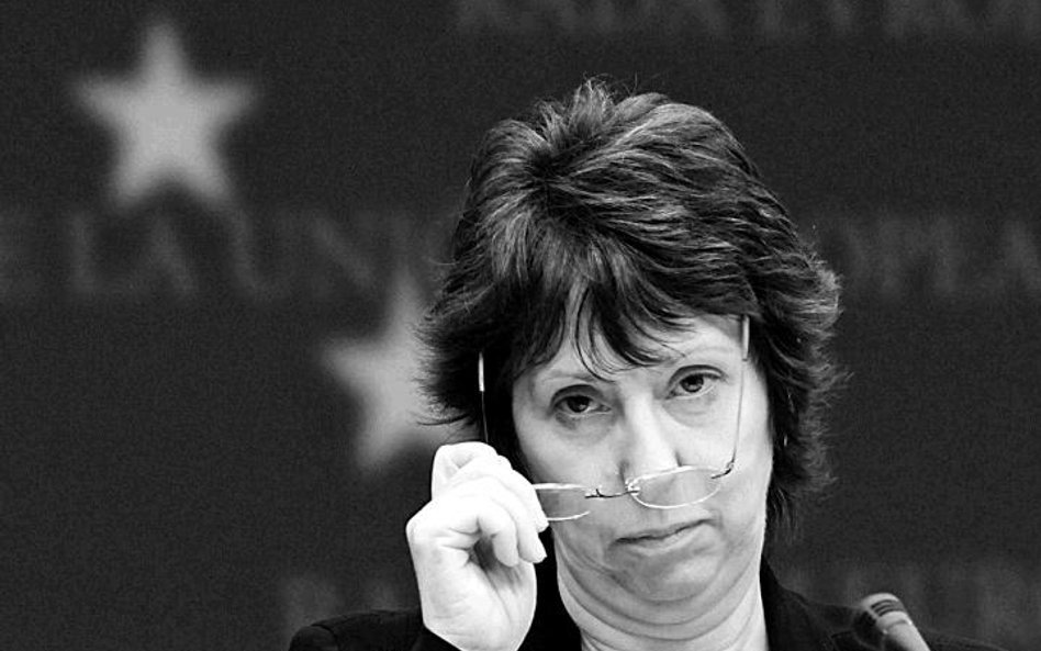 Oczekiwania wobec Catherine Ashton i nowej unijnej służby dyplomatycznej nie są zbyt wysokie. Parado