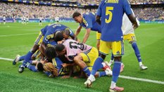 Piłkarze Curacao świętują swojego pierwszego gola na mundialu strzelonego w meczu z Niemcami (1:7)