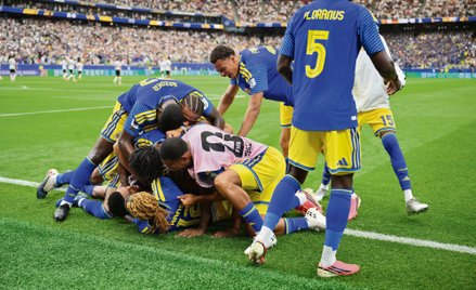 Piłkarze Curacao świętują swojego pierwszego gola na mundialu strzelonego w meczu z Niemcami (1:7)