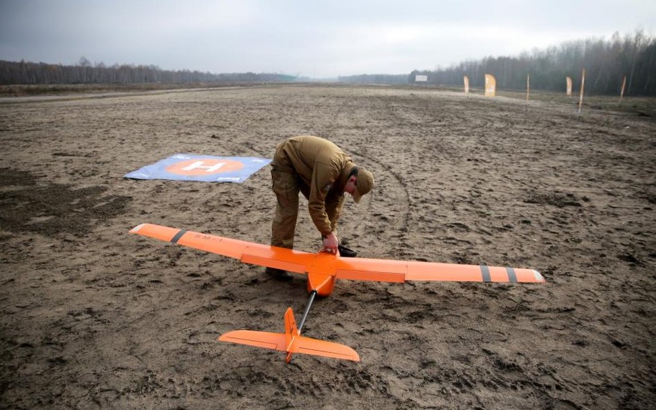 Prezentacja projektów najnowszych polskich bezzałogowych statków powietrznych w Wojskowym Instytucie