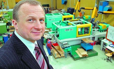 Janusz Niedźwiecki, prezes Apatora, mówi „Parkietowi”, że budowa nowego zakładu ruszy zapewne na poc