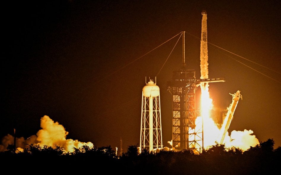 Start rakiety Falcon 9 z kapsułą Crew Dragon z Centrum Kosmicznego Johna F. Kennedy’ego na przylądku