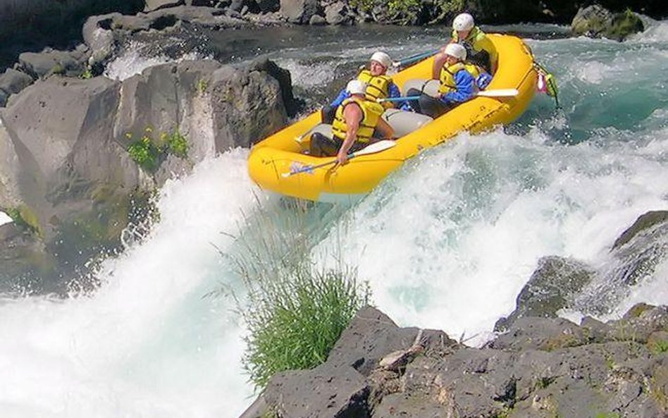 Sporty ekstremalne: Wybierając się na rafting zwłaszcza za granicę warto się ubezpieczyć.