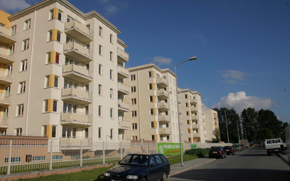 Ponad połowę ofert sprzedaży mieszkań z drugiej ręki w Warszawie stanowią lokale w przedziale cenowy