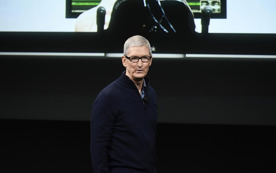 Tim Cook zarobił mniej w 2016 roku