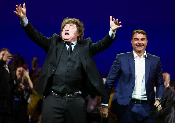 Prezydent Argentyny Javier Milei i senator Flavio Bolsonaro