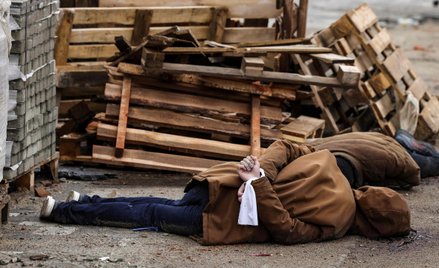 Jedno z najbardziej znanych miejsc rosyjskich zbrodni wojennych Bucza pod Kijowem. Na początku kwiet