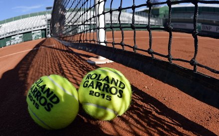 Oficjalne piłki turnieju na stadionie Roland Garros