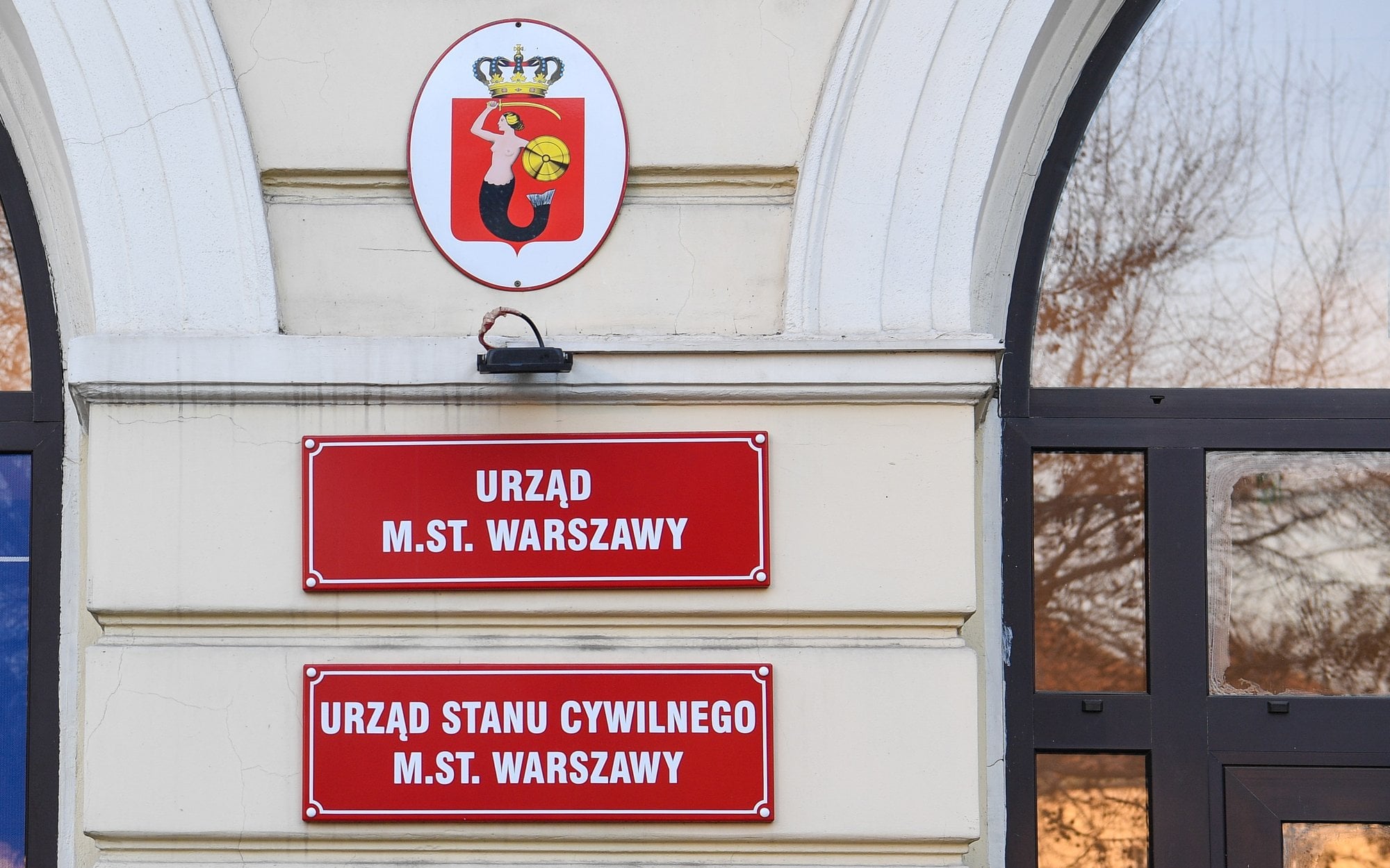 Pracownicy na posyłki i awanse dla rodzin. Zarzuty o mobbing i nepotyzm w warszawskim Urzędzie Stanu Cywilnego