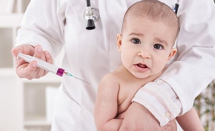 Izba lekarska ostro o posłach-lekarzach, którzy zagłosowali za zmianami w szczepieniach