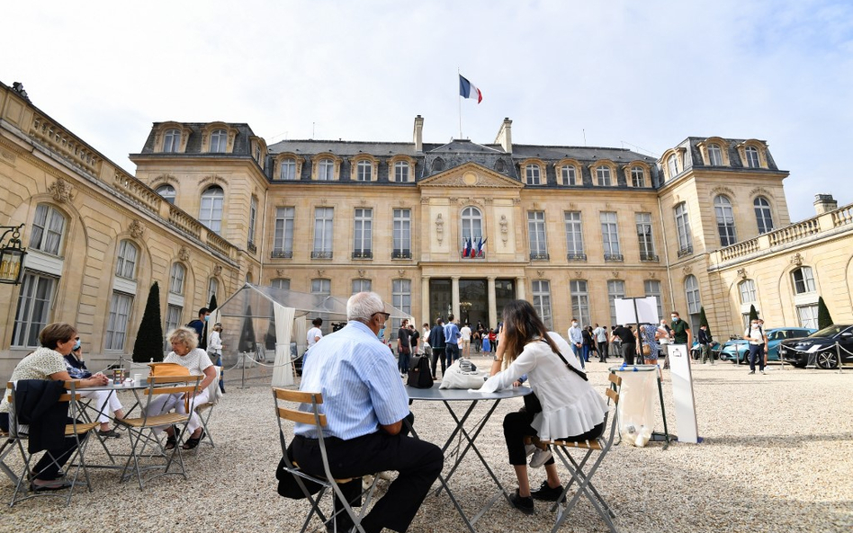 Francja wraca do grona krajów, do których można latać