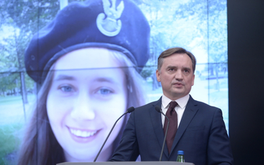 Minister sprawiedliwości Zbigniew Ziobro podczas briefingu prasowego w sprawie skazanej za rozbój Ma