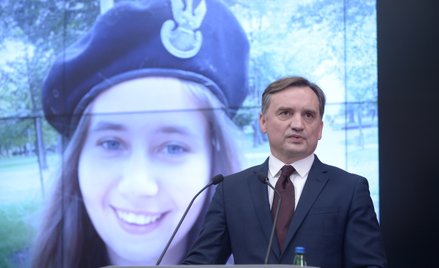 Minister sprawiedliwości Zbigniew Ziobro podczas briefingu prasowego w sprawie skazanej za rozbój Ma