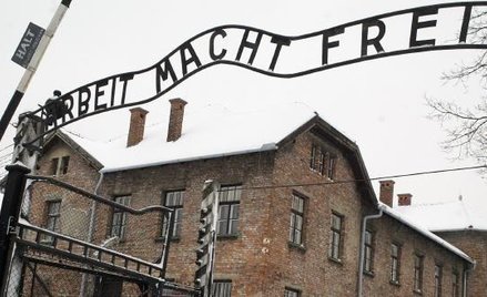 Brama do muzeum byłego obozu koncentracyjnego Auschwitz - jeszcze z oryginalnym napisem