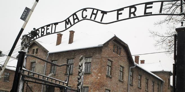 Aukcja maszynki do tatuaży z Auschwitz zablokowana przez sąd
