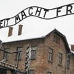 Brama do muzeum byłego obozu koncentracyjnego Auschwitz - jeszcze z oryginalnym napisem