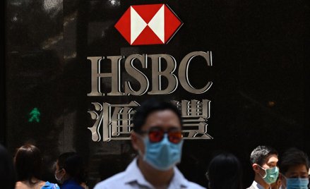 Bank wstrzymuje wielkie zwolnienia. Powód? Pandemia