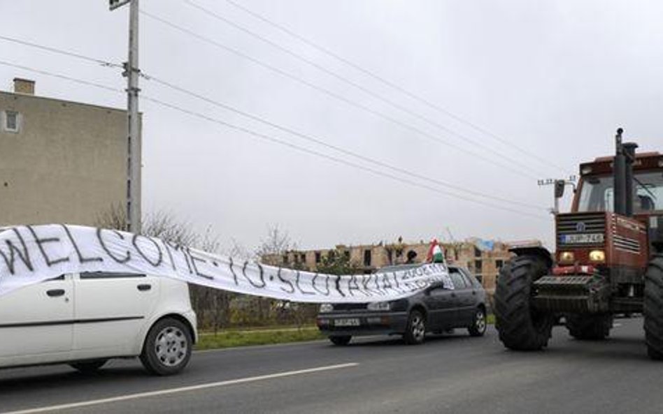 Węgrzy blokują słowacką granicę