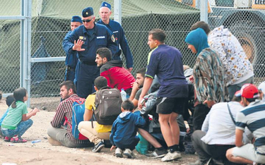 Obóz w pobliżu granicy węgiersko-serbskiej. Europę szturmują tysiące imigrantów