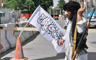 Nowe porządki w Kabulu – talib patroluje ulice stolicy