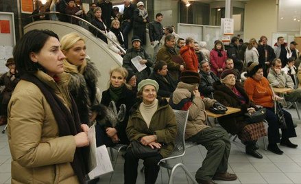 Kolejka z wnioskami w urzędzie Warszawa Śródmieście