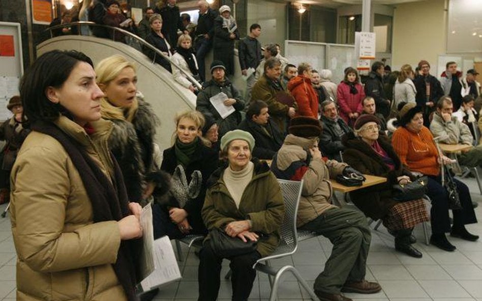 Kolejka z wnioskami w urzędzie Warszawa Śródmieście