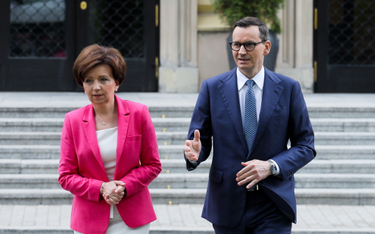 Premier Mateusz Morawiecki i minister rodziny i polityki społecznej Marlena Maląg wspólnie oglosili 