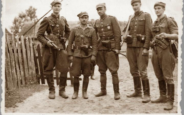 Kadra słynnej V Brygady Wileńskiej, od lewej: podporucznik czasu wojny Henryk Wieliczko „Lufa”, poru