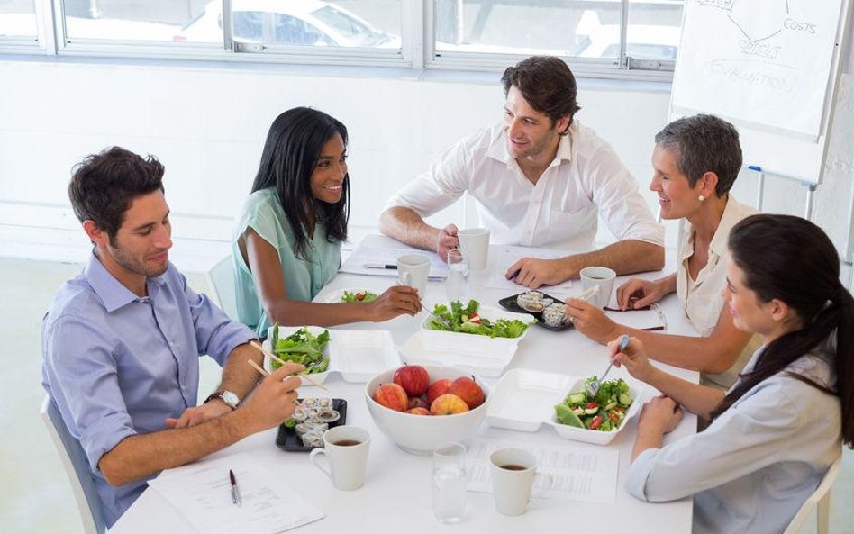 Firmy dbają o zdrową dietę pracowników