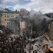 Zniszczenia po rosyjskim ataku na szpital dziecięcy w Kijowie