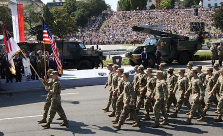 Defilada wojskowa na warszawskiej Wisłostradzie, w ramach obchodów Święta Wojska Polskiego, 15 sierp