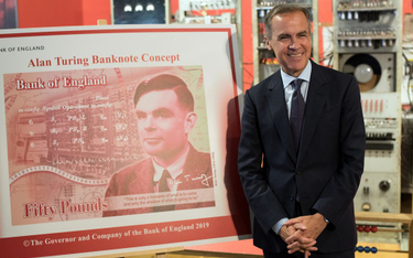 Prezes Banku Anglii Mark Carney podczas prezentacji banknotu z Alanem Turingiem