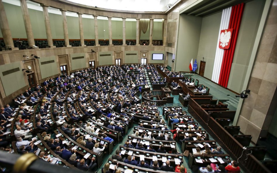 Sejm uchwalił zmiany w CIT i VAT. Tarcza antyinflacyjna przedłużona