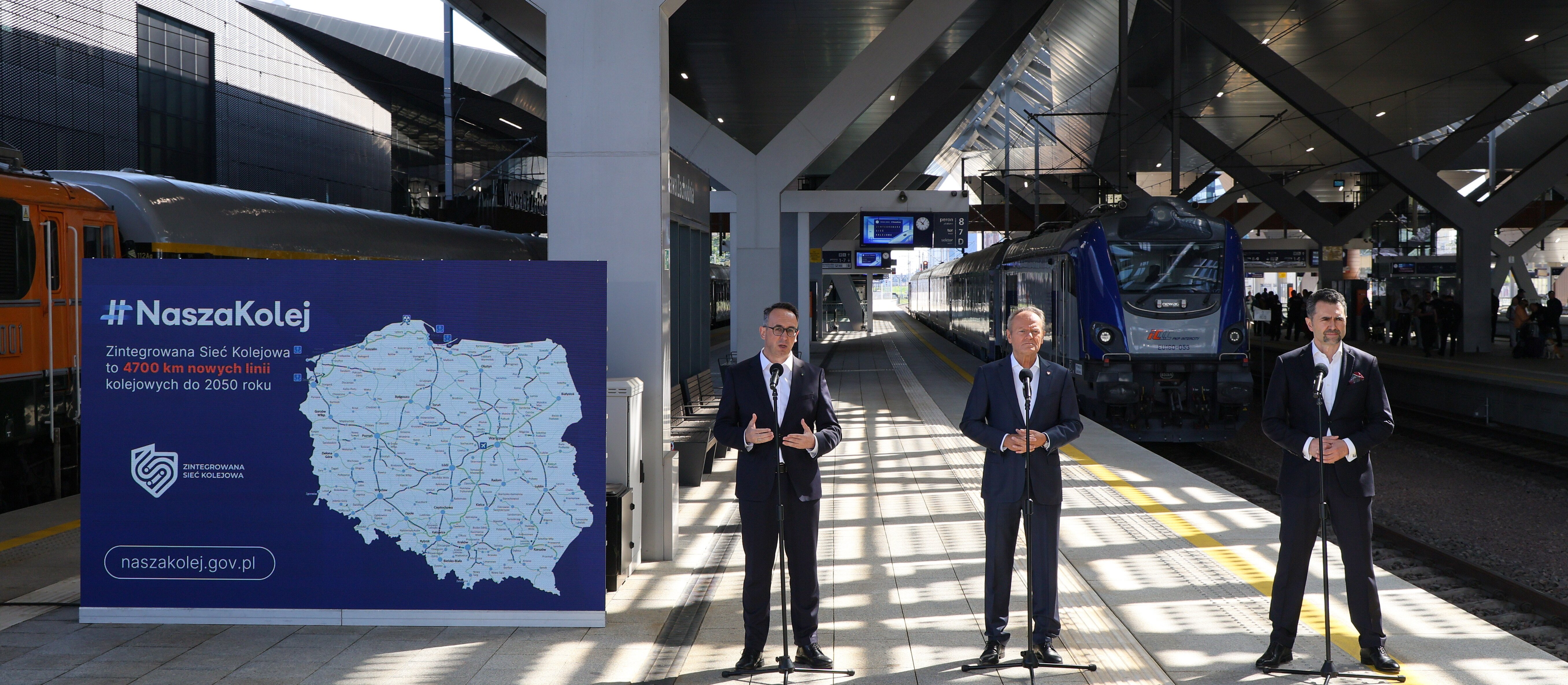 Premier o przyszłości podróżowania pociągiem w Polsce. 800 mln pasażerów i 350 km/h