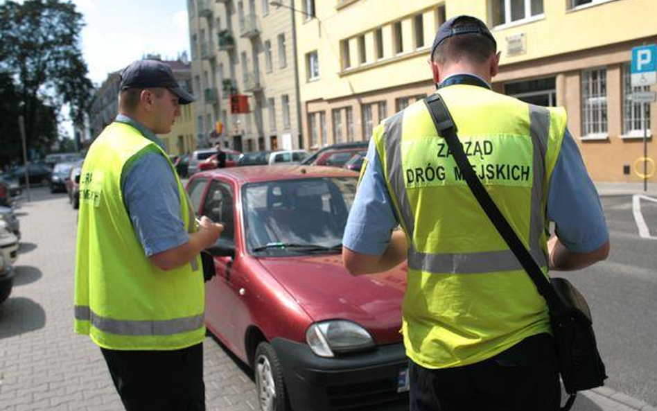 Rada nie może wskazać kto pobiera opłaty za parkowanie w strefie