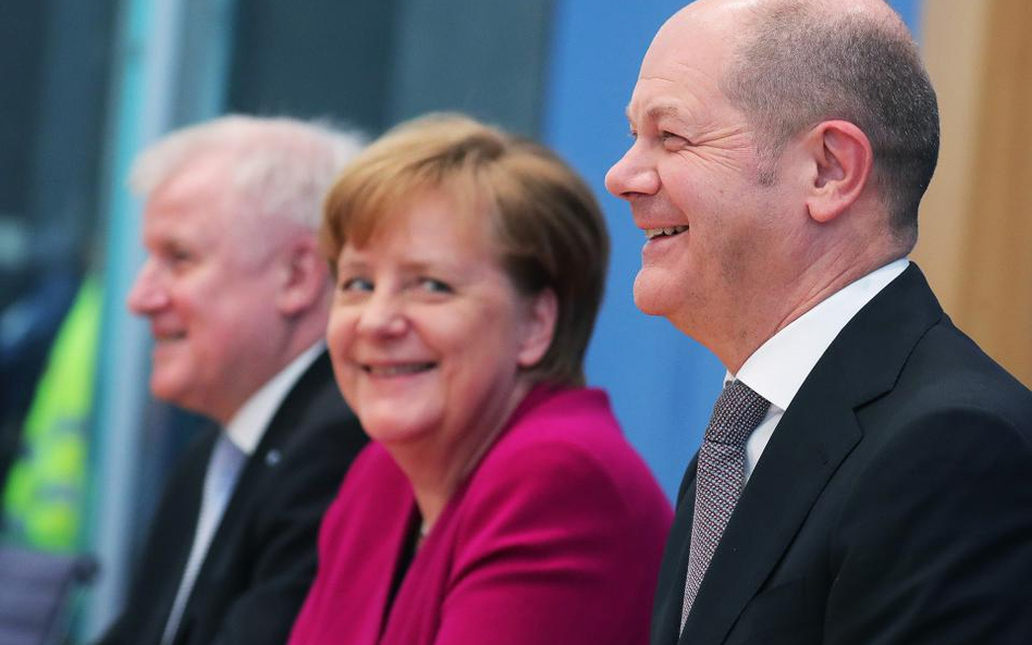 Od prawej: Olaf Scholz (SPD) - nowy minister finansów, Angela Merkel (CDU) – kanclerz niemieckiego r