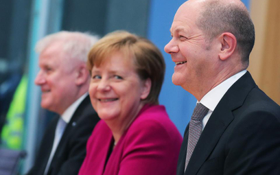 Od prawej: Olaf Scholz (SPD) - nowy minister finansów, Angela Merkel (CDU) – kanclerz niemieckiego r