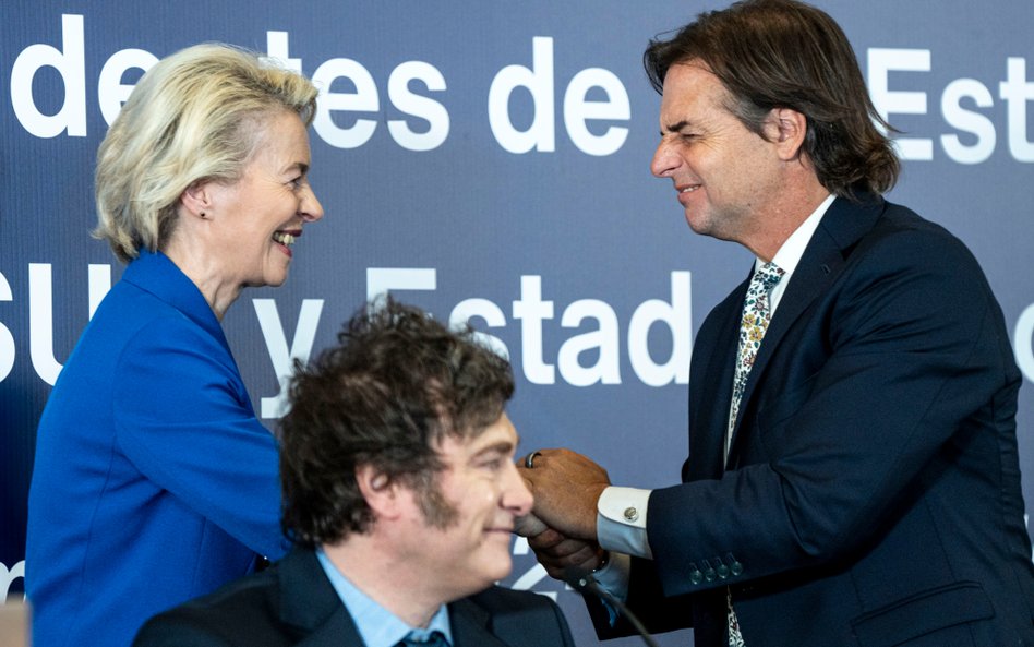 Szefowa KE Ursula von der Leyen, prezydent Urugwaju Luis Lacalle Pou i prezydent Argentyny Javier Mi