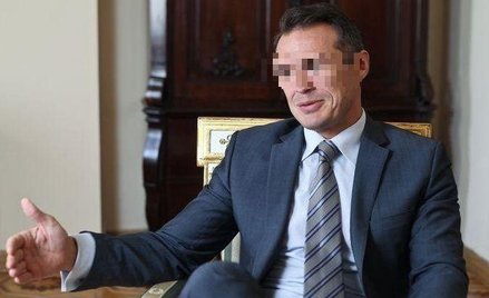 Śledczy: menedżerowie opłacali ministra