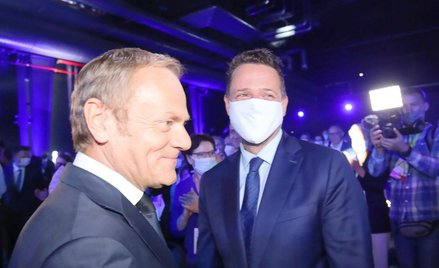 Kto liderem opozycji? Sondaż: Tusk wygrywa z Trzaskowskim