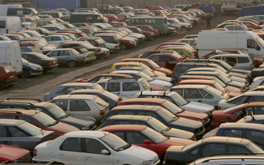 Nieodebrane z parkingu auta do wyrejestrowania - projekt zmian w prawie o ruchu drogowym