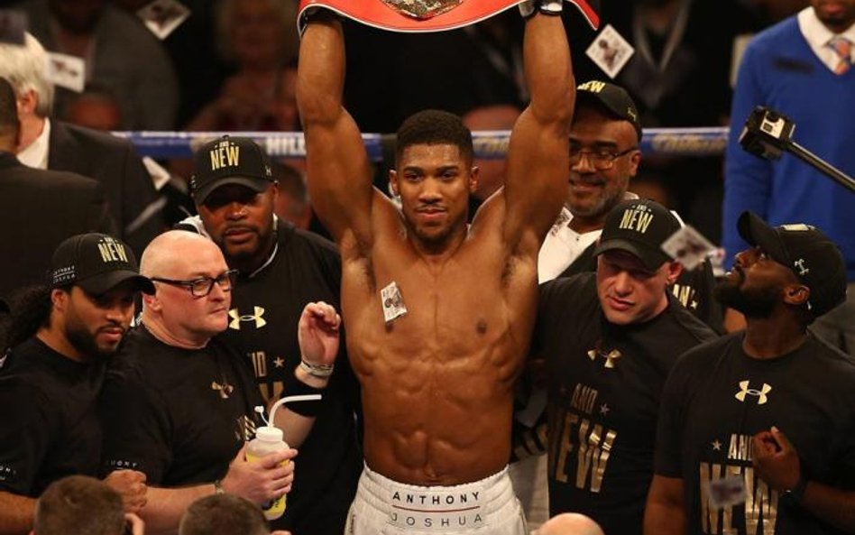 Anthony Joshua ma 26 lat i jest wielką nadzieją wagi ciężkiej, bo walczy świetnie i nie mówi głupstw