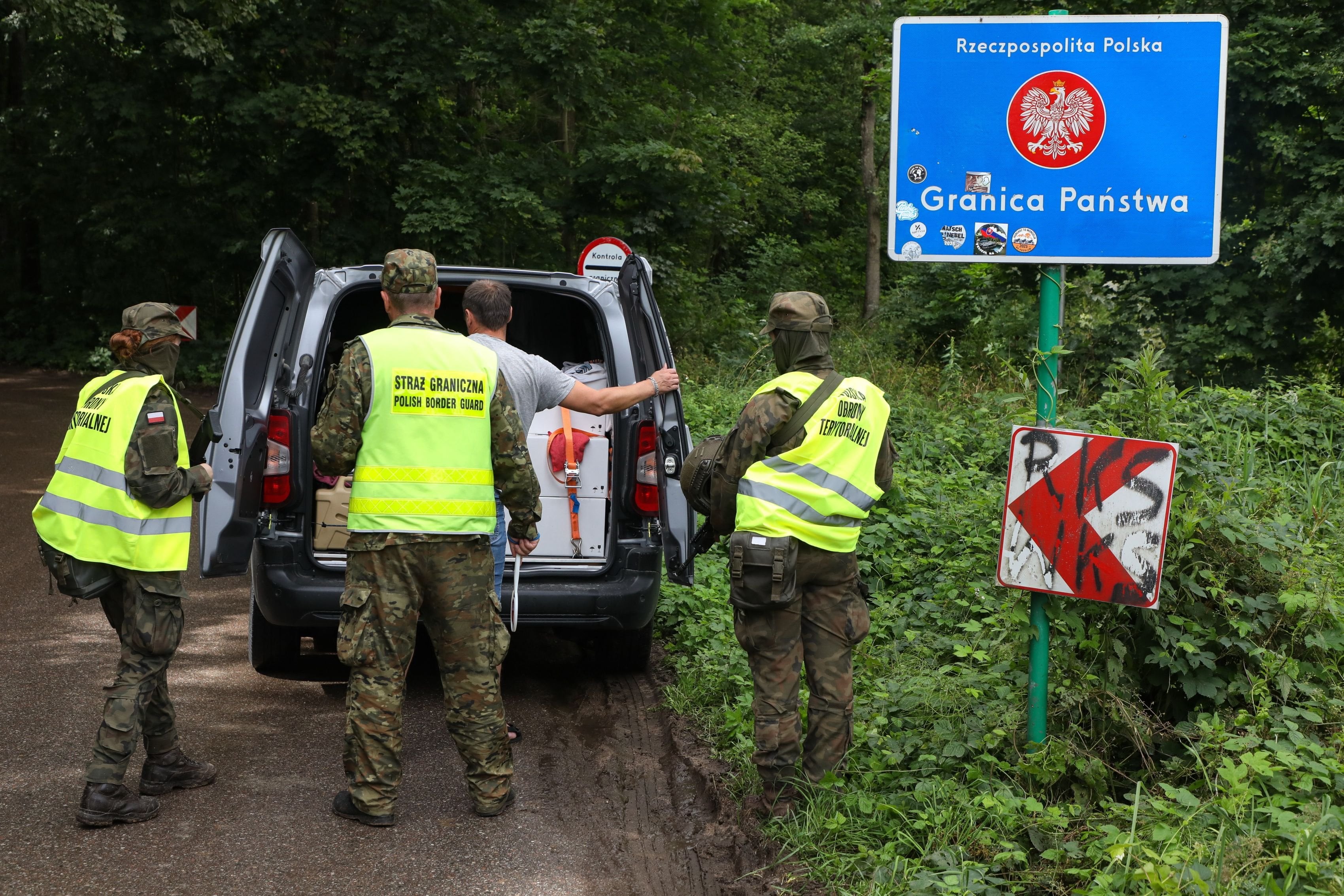 Rezultaty kontroli granicznych z Niemcami i Litwą: Zatrzymani szmuglerzy, złodzieje samochodów oraz dilerzy narkotykowi. 2