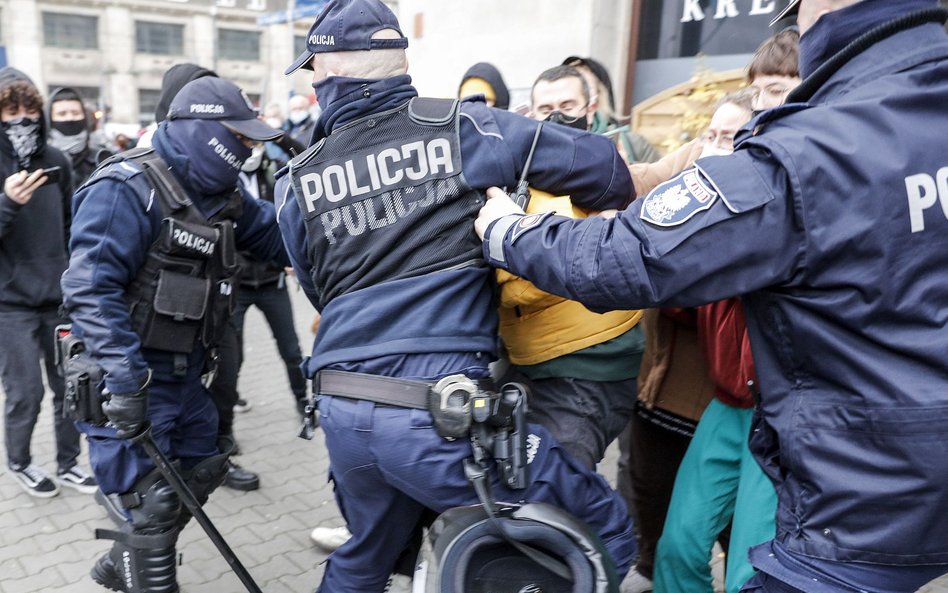 Z powodu dekonspiracji część policjantów będzie teraz wyłączona z bieżącej służby