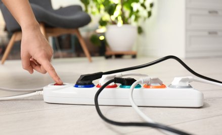 Praca zdalna: czy firma zwróci ci za prąd? Prawnik wyjaśnia