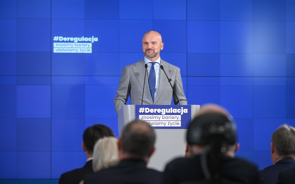 Pełnomocnik przedsiębiorców ds. deregulacji Rafał Brzoska podczas wydarzenia "Deregulacja. Znosimy b