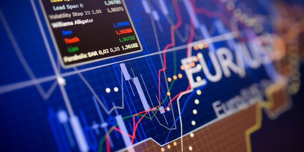 W parze EUR/USD awersja do ryzyka ważniejsza od różnic kursowych