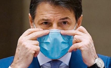 Premier Giuseppe Conte ma zaufanie większości Włochów