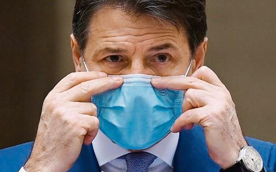 Premier Giuseppe Conte ma zaufanie większości Włochów