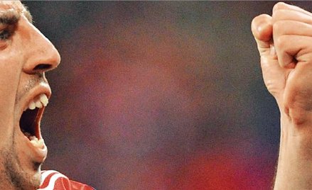 Franck Ribery strzelił gola na 1:1 z rzutu wolnego. Piłka trafiła jeszcze w stojącego w murze Wayne’